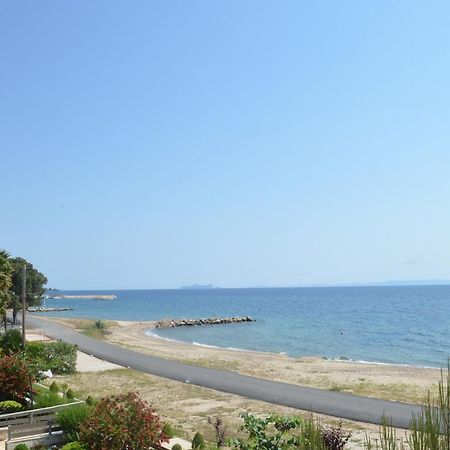 Lemon Beach Front Apartment, Nikiti Exteriér fotografie